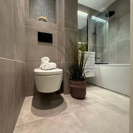 Quiet Business In Frogner